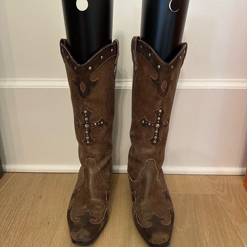 Brown Western Cowboy Boots with Cross Design